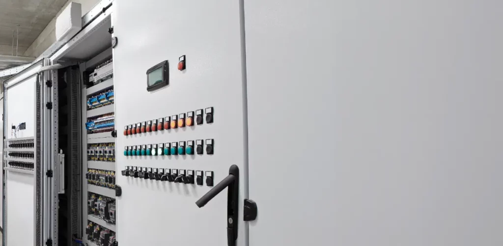 สาเหตุไฟตก ไฟกระชาก ในโรงงานเกิดจากอะไร? พร้อมวิธีป้องกันเสียหายนับล้าน